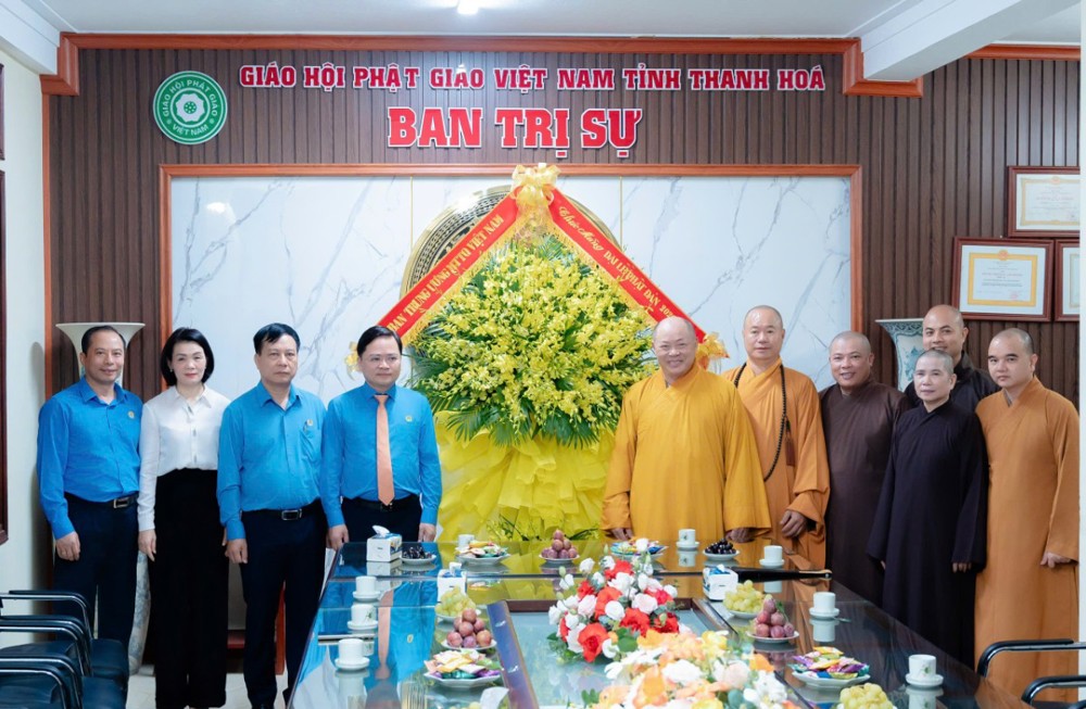 Đoàn Ủy ban Trung ương MTTQ Việt Nam chúc mừng Phật đản tới Ban Trị sự Phật giáo tỉnh Thanh Hóa