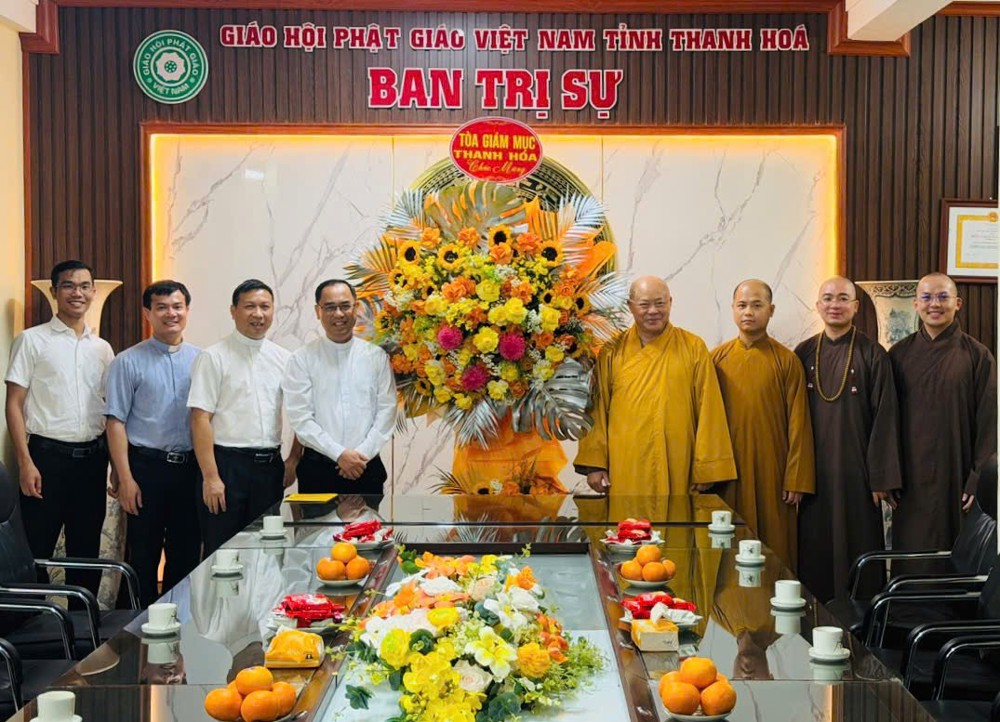 Tòa Giám mục Thanh Hóa thăm, chúc mừng Đại lễ Phật đản tới Ban Trị sự Phật giáo tỉnh