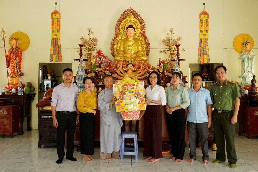 Đồng Nai: Xã Nha Bích thăm, chúc mừng các cơ sở Phật giáo trên địa bàn xã nhân dịp Đại lễ Phật đản Phật lịch 2570 