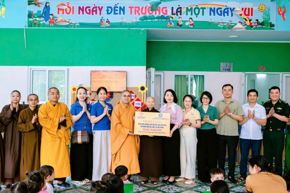 Thanh Hóa: Ban Từ thiện xã hội Phật giáo tỉnh phối hợp Ủy ban MTTQ tỉnh trao hỗ trợ nhà đại đoàn kết và giếng nước sạch