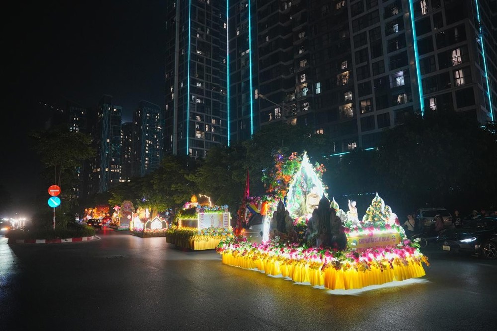 Hà Nội: Gần 40 xe hoa rực rỡ diễu hành kính mừng Đại lễ Phật đản PL.2570 – DL.2026