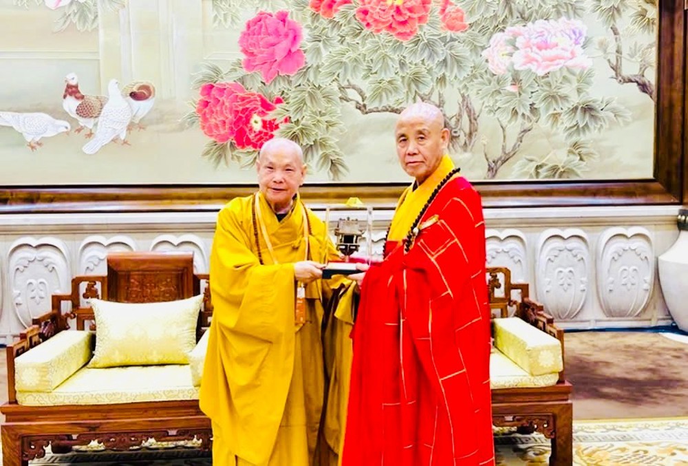 Chủ tịch Hiệp hội Phật giáo Trung Quốc tiếp thân mật đoàn lãnh đạo Phật giáo Việt Nam dự Vesak 2026