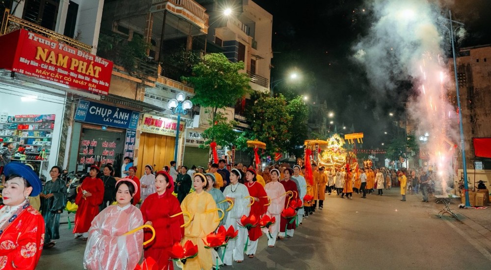 Hải Phòng: Hàng ngàn người tham dự lễ rước Phật kính mừng Đại lễ Phật đản PL.2570 tại chùa Kẻ Sặt