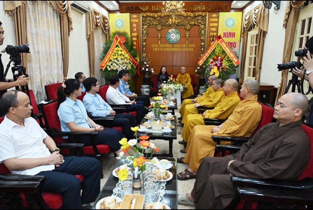 Lào Cai: Đoàn công tác Tỉnh ủy, HĐND, UBND, Ủy ban MTTQ Việt Nam tỉnh thăm và chúc mừng Trung ương GHPGVN nhân mùa Phật đản PL.2570