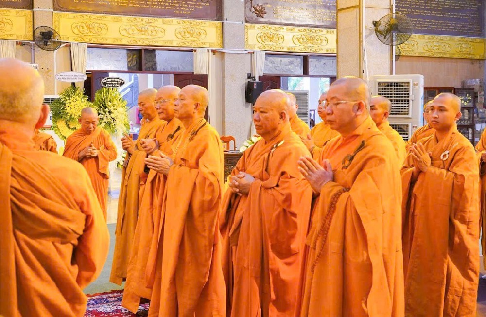 Phái đoàn Thường trực Ban Trị sự GHPGVN tỉnh Đồng Nai trang nghiêm thành kính viếng tang Trưởng lão Hòa thượng Thích Giác Tường