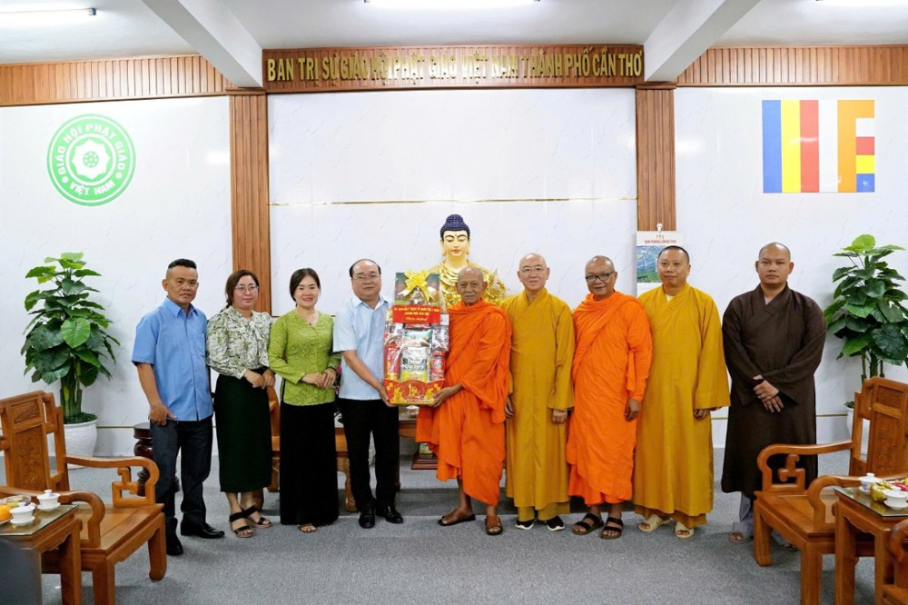 Cần Thơ: Phái đoàn Ủy ban MTTQVN thành phố thăm và chúc mừng Ban Trị sự GHPGVN thành phố nhân Đại lễ Phật đản PL.2570 – DL.2026
