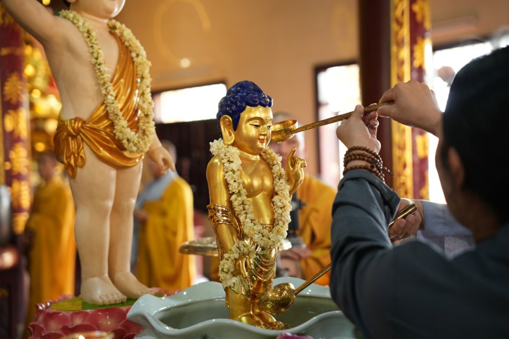Tây Ninh: Chùa Linh Nguyên trang nghiêm cử hành Lễ Tắm Phật nhân mùa Phật Đản PL.2570 - DL.2026.