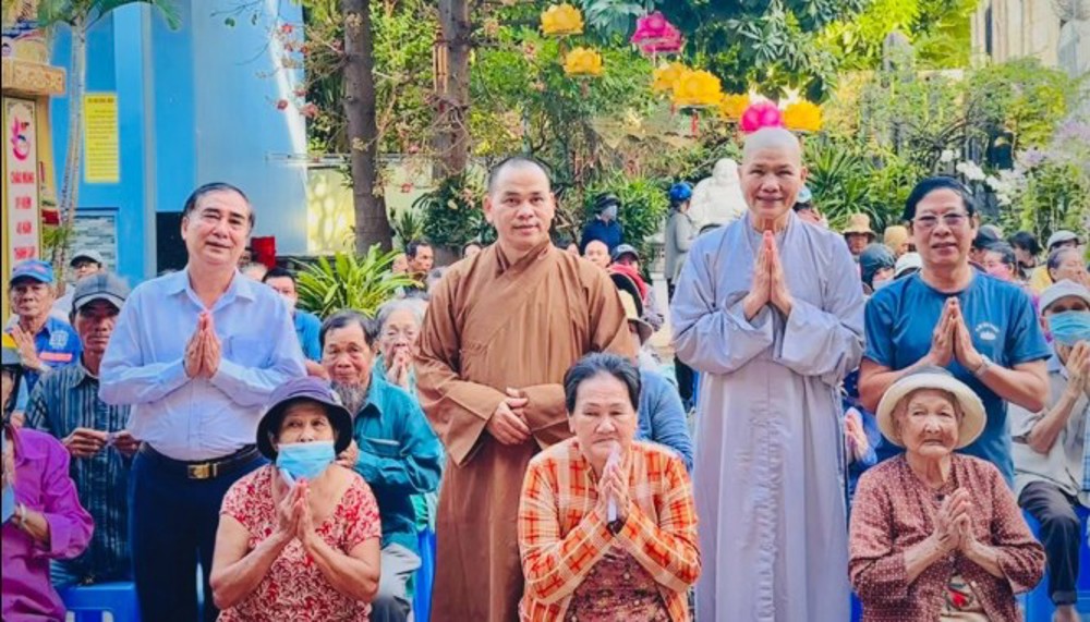 TP.HCM: Chùa Liên Trì (P.Vũng Tàu) trao 500 phần quà “Túi gạo ông Phật” nhân mùa Phật đản PL.2570