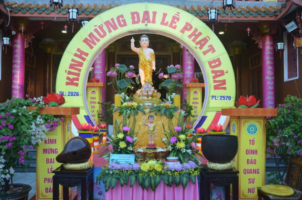 Đà Nẵng: Trang nghiêm lễ tắm Phật tại Tổ đình Bảo Quang sư nữ