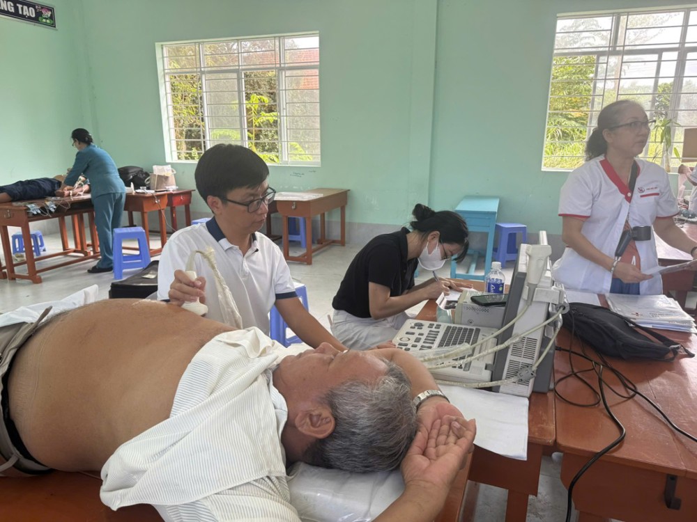 Đồng Tháp: Hội Từ thiện chùa Tường Nguyên khám bệnh, phát thuốc miễn phí cho hơn 1.200 người dân