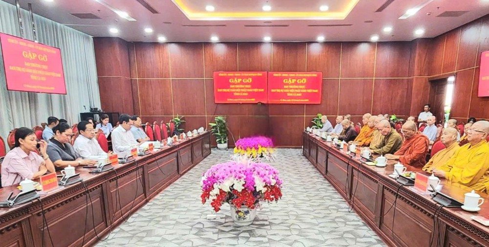 Cà Mau: Lãnh đạo chánh quyền tỉnh chúc mừng Phật đản và gặp gỡ Ban Thường trực Ban Trị sự Phật giáo tỉnh trước thềm Đại hội