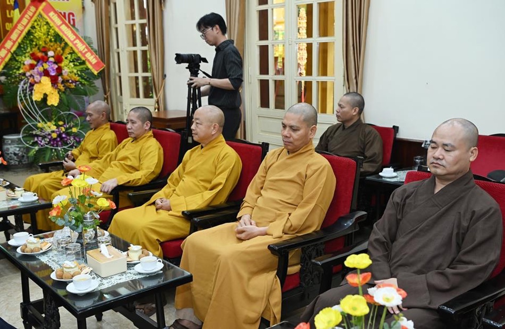 Lào Cai: Đoàn công tác Tỉnh ủy, HĐND, UBND, Ủy ban MTTQ Việt Nam tỉnh thăm và chúc mừng Trung ương GHPGVN nhân mùa Phật đản PL.2570插图4