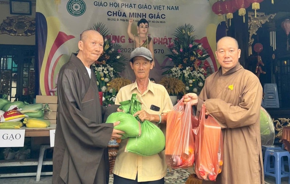 TP.HCM: Chùa Minh Giác tổ chức Đại lễ Phật đản và trao tặng quà đến bà con khó khăn