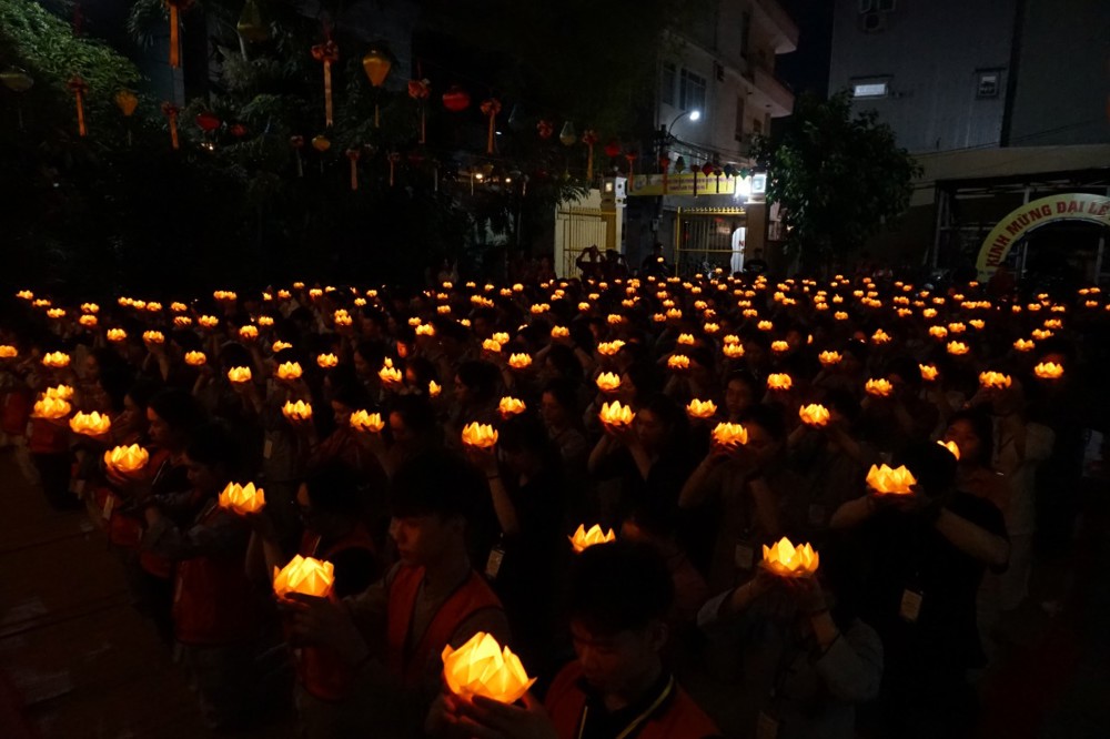 Đà Nẵng: Đêm thắp nến tri ân khóa tu tuổi trẻ “Làm mới chính mình” tại Tổ đình Bảo Quang sư nữ