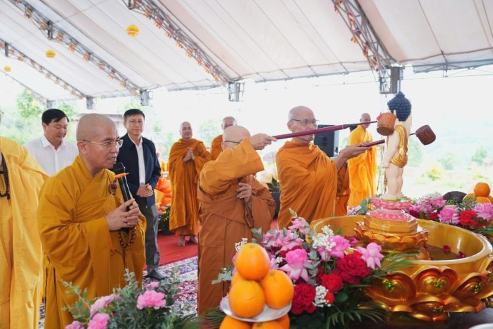 Lâm Đồng: Ban Đại diện Phật giáo liên phường Gia Nghĩa trang nghiêm tổ chức Đại lễ Phật đản PL.2570