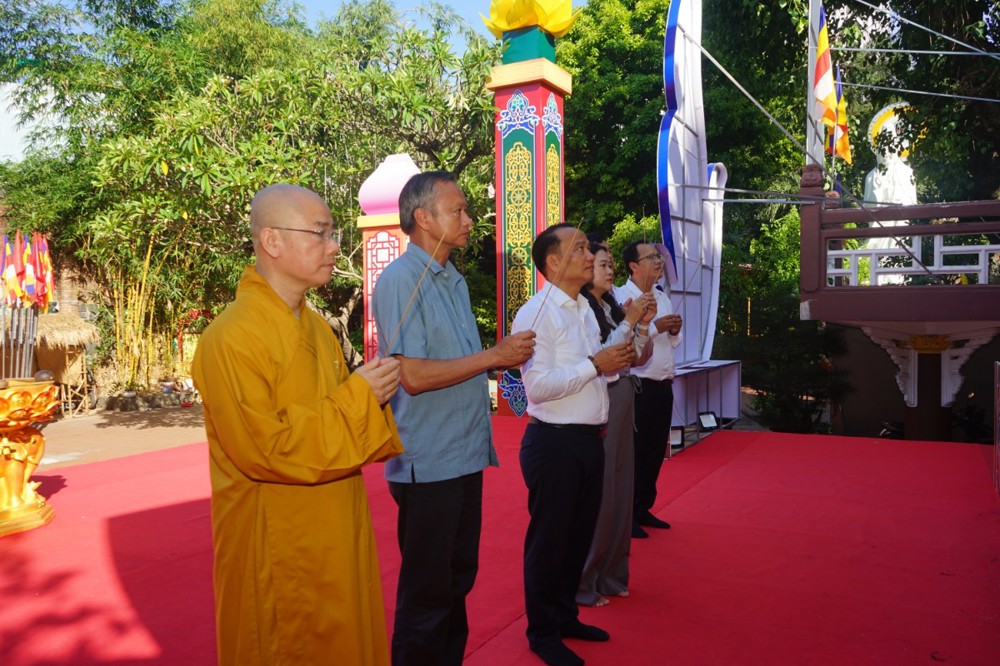Đà Nẵng: Phó bí thư Thường trực Thành ủy thăm và chúc mừng Đại lễ Phật Đản PL.2570