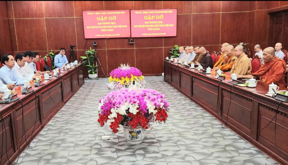 Cà Mau: Lãnh đạo chánh quyền tỉnh chúc mừng Phật đản và gặp gỡ Ban Thường trực Ban Trị sự Phật giáo tỉnh trước thềm Đại hội