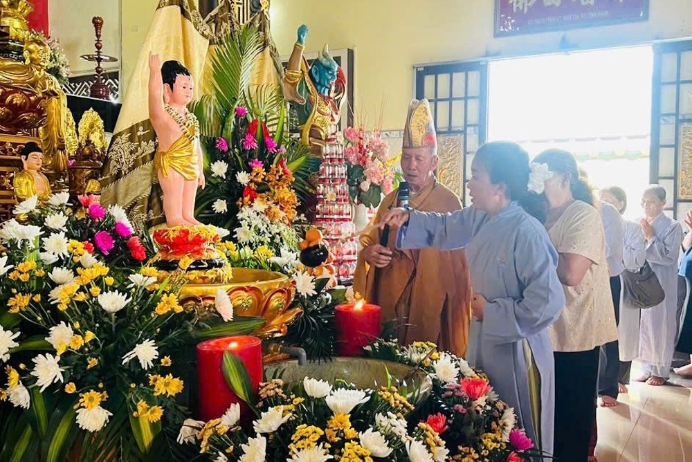 TP.HCM: Chùa Minh Giác tổ chức Đại lễ Phật đản và trao tặng quà đến bà con khó khăn