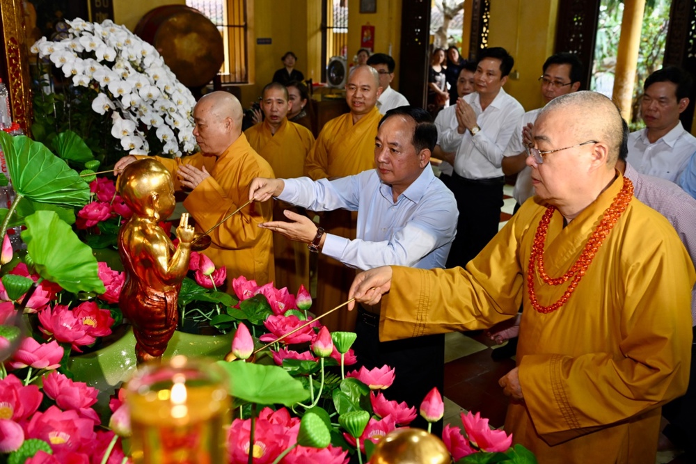 Lãnh đạo Đảng, Nhà nước, MTTQ Việt Nam chúc mừng TW GHPGVN nhân mùa Phật đản PL.2570 DL.2026