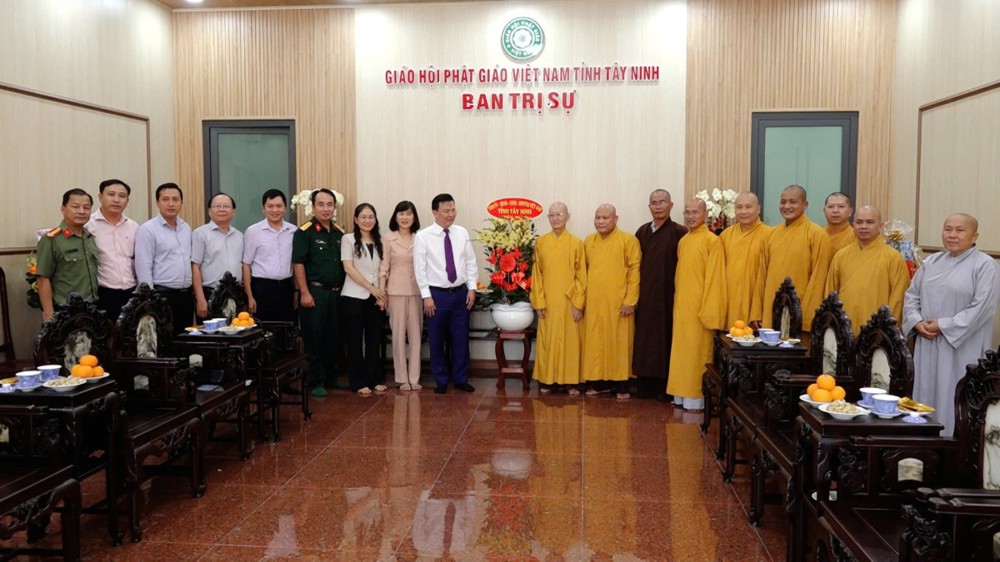 Tây Ninh: Lãnh đạo tỉnh thăm và chúc mừng Ban Trị sự GHPGVN tỉnh nhân Đại lễ Phật đản và mùa An cư kiết hạ PL.2570