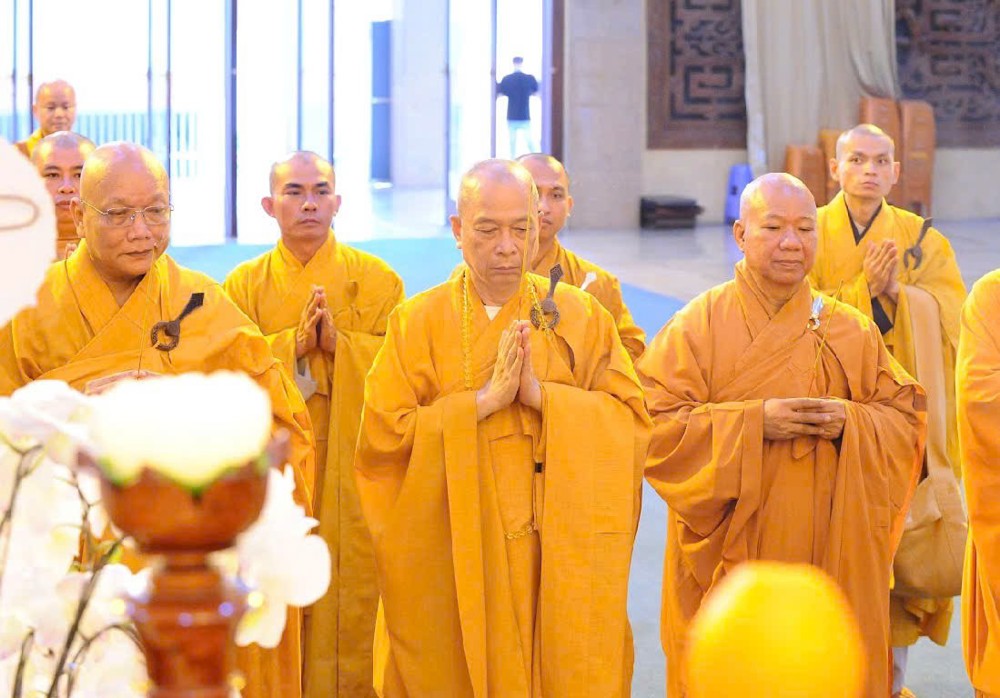 Phái đoàn Thường trực Ban Trị sự GHPGVN TP.Đồng Nai trang nghiêm thành kính viếng tang Trưởng lão Hòa thượng Thích Giác Tường