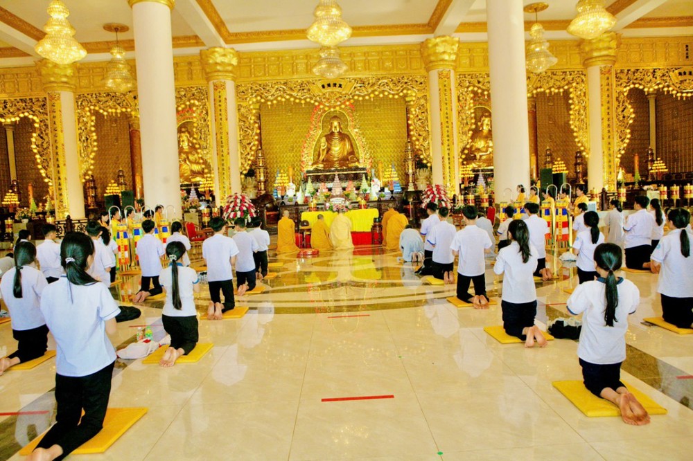 Đồng Nai: Chùa Phật Quốc Vạn Thành trang nghiêm tổ chức Khóa tu Bát Quan Trai cho hơn 650 thanh thiếu niên