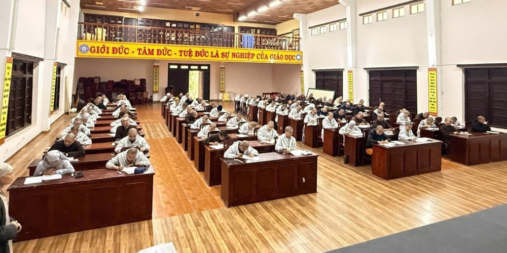 Trường TCPH Lâm Đồng tổ chức kỳ thi học kỳ II cho Tăng Ni sinh khóa 15 và 16