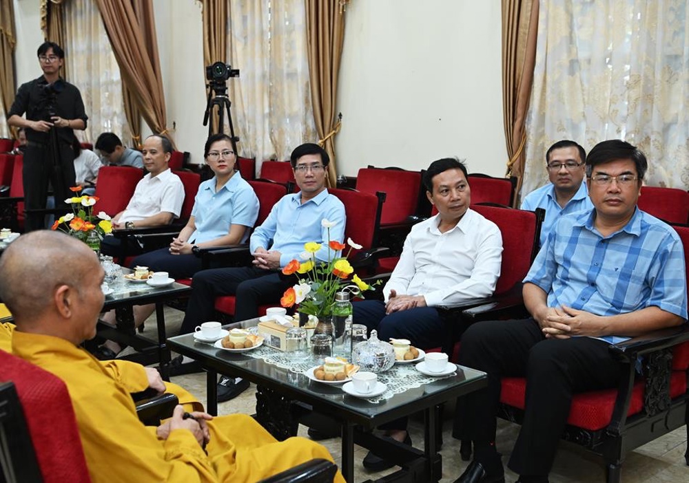 Lào Cai: Đoàn công tác Tỉnh ủy, HĐND, UBND, Ủy ban MTTQ Việt Nam tỉnh thăm và chúc mừng Trung ương GHPGVN nhân mùa Phật đản PL.2570插图9