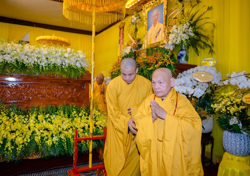 Trung ương Giáo hội viếng tang Hoà thượng Thích Phước Minh