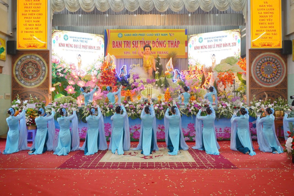 Đồng Tháp: Trang nghiêm Kính mừng Đại lễ Phật đản PL.2570 tại chùa Vĩnh Tràng – Văn phòng I Ban Trị sự Phật giáo tỉnh