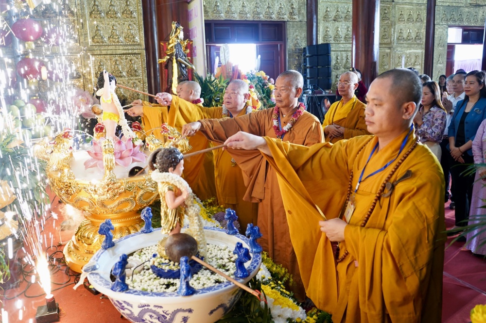 Ban Đại diện Phật giáo liên xã Gia Lâm tổ chức Đại lễ Phật đản PL.2570 tại chùa Đào Xuyên