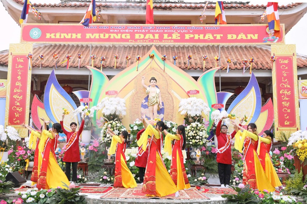 Đồng Tháp: Phật giáo Khu vực V rực rỡ sắc màu Kính mừng Đại lễ Phật đản PL.2570