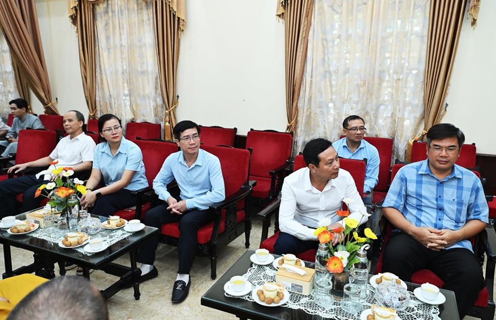 Lào Cai: Đoàn công tác Tỉnh ủy, HĐND, UBND, Ủy ban MTTQ Việt Nam tỉnh thăm và chúc mừng Trung ương GHPGVN nhân mùa Phật đản PL.2570插图3