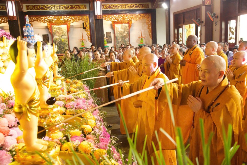 TP.HCM: Tổ đình Vĩnh Nghiêm trang nghiêm cử hành lễ Tắm Phật kính mừng Đại lễ Phật đản PL.2570