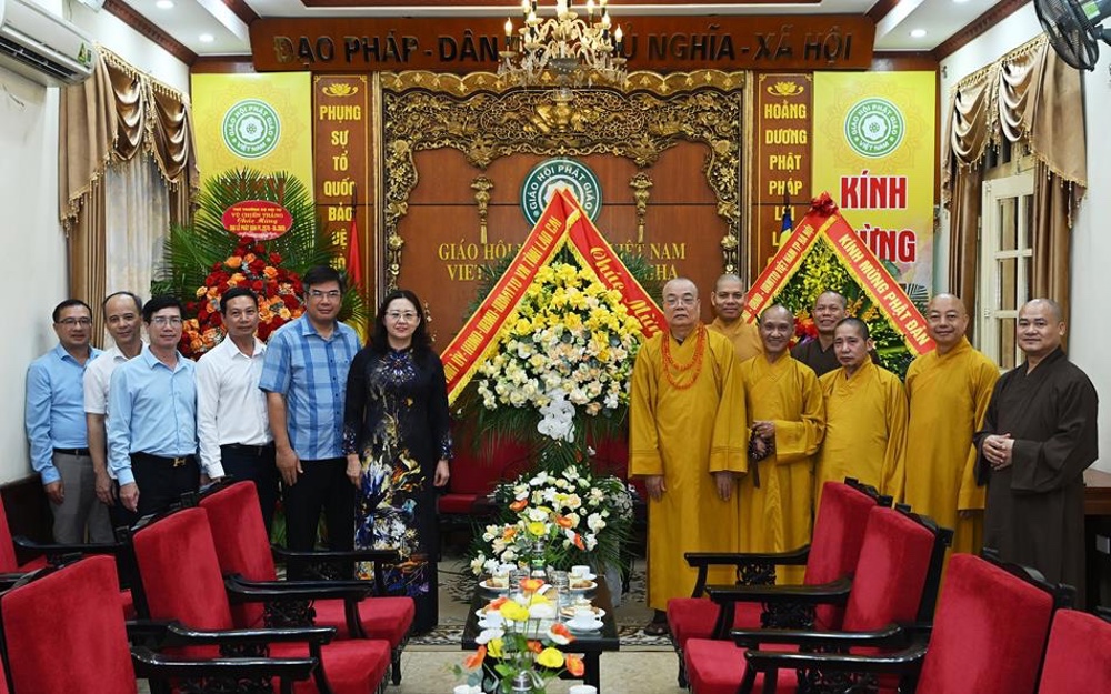Lào Cai: Đoàn công tác Tỉnh ủy, HĐND, UBND, Ủy ban MTTQ Việt Nam tỉnh thăm và chúc mừng Trung ương GHPGVN nhân mùa Phật đản PL.2570插图14