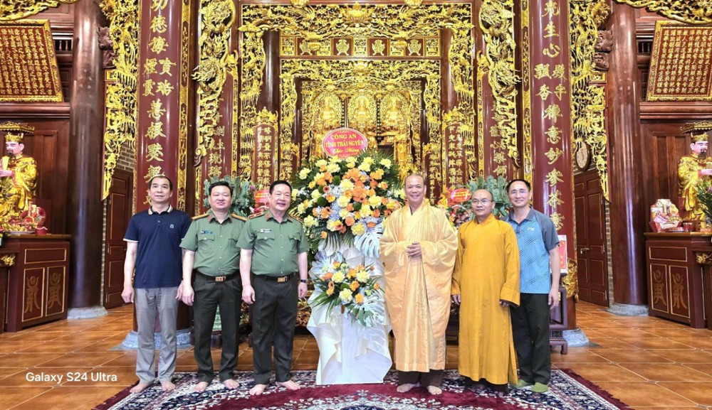 Thái Nguyên: Công an tỉnh thăm, chúc mừng Ban Trị sự GHPGVN tỉnh nhân Đại lễ Phật đản PL.2570