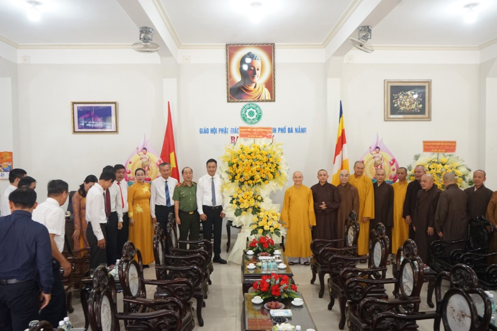 Đà Nẵng: Lãnh đạo thành phố thăm và chúc mừng Đại lễ Phật Đản PL.2570