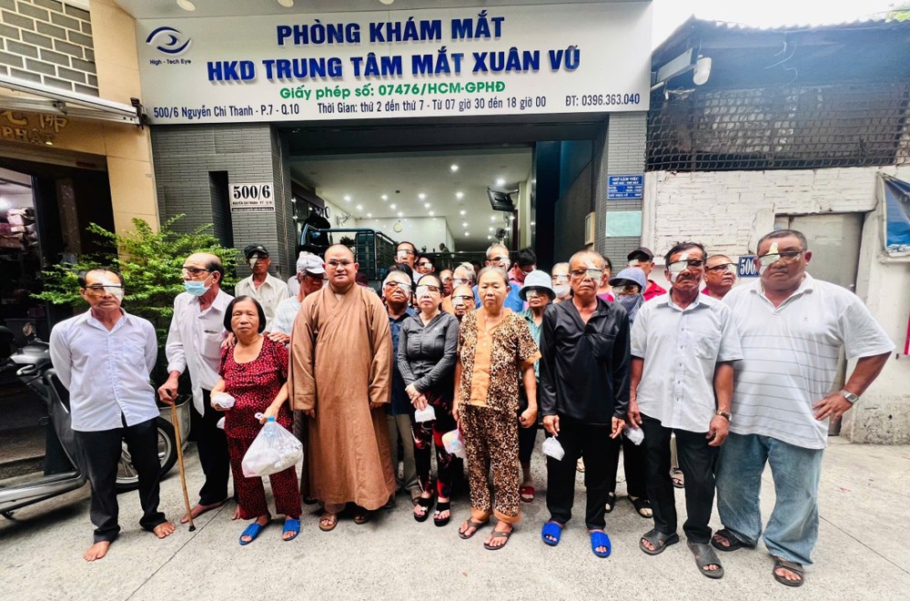 Đồng Tháp: Chùa Huệ Quang tổ chức hỗ trợ điều trị bệnh về Mắt cho các hoàn cảnh khó khăn