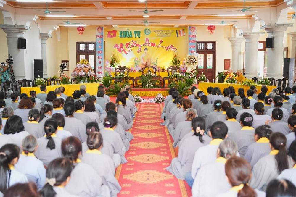 Hơn 3.000 Phật tử Đạo tràng Pháp Hoa miền Bắc vân tập về chùa Linh Ứng tham dự khóa tu “Ngày An Lạc” – thắp sáng tinh thần Từ bi, Trí tuệ và Hòa hợp 