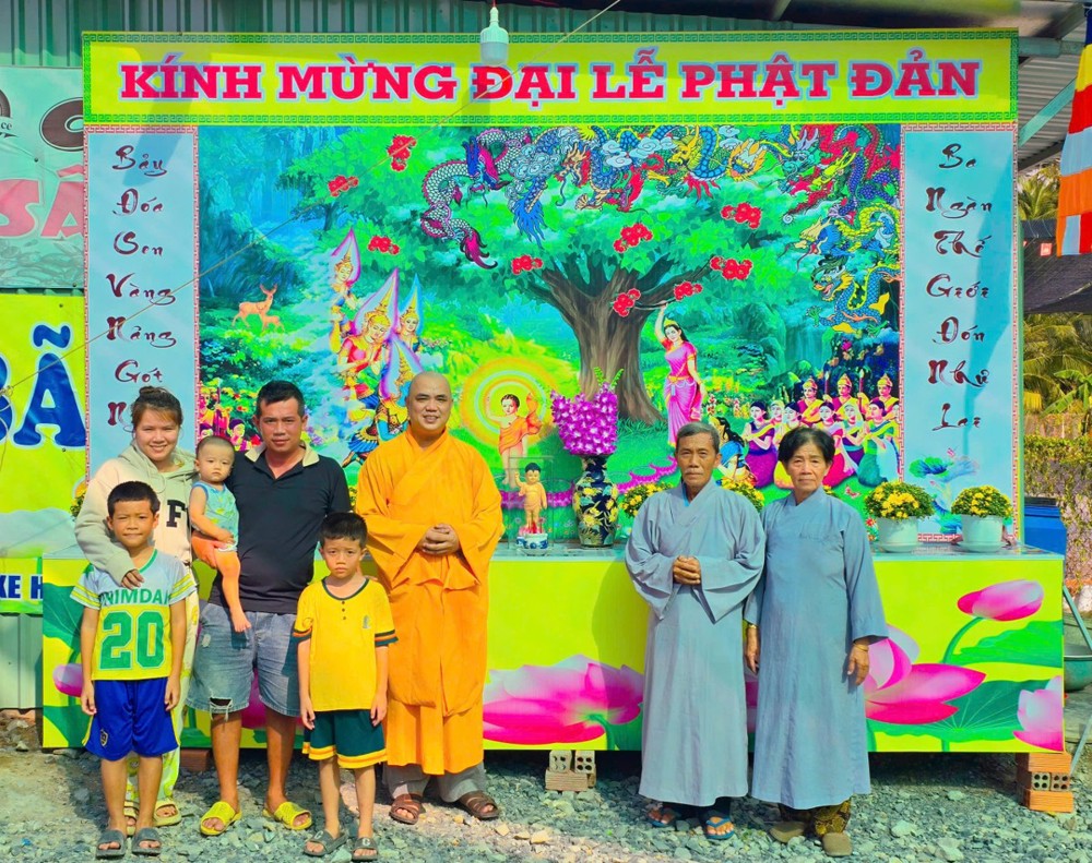 Đồng Tháp: Phật tử chùa Liên Hoa hân hoan Kính mừng Đại lễ Phật đản Phật lịch 2570