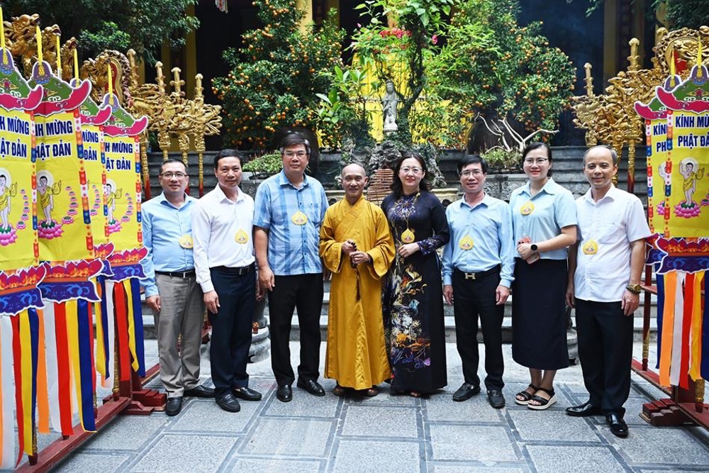 Lào Cai: Đoàn công tác Tỉnh ủy, HĐND, UBND, Ủy ban MTTQ Việt Nam tỉnh thăm và chúc mừng Trung ương GHPGVN nhân mùa Phật đản PL.2570插图16