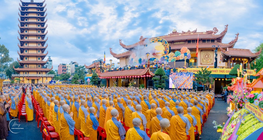 TP.HCM: Trang nghiêm Đại lễ Phật đản PL.2570 tại Việt Nam Quốc Tự