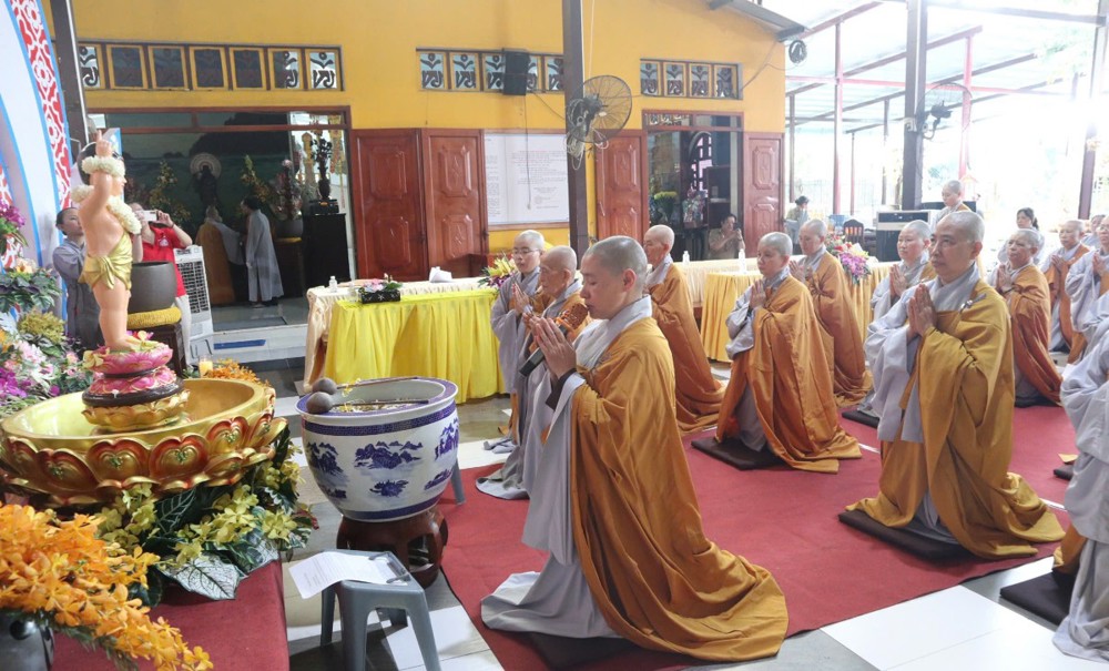 TP.HCM: Trang nghiêm lễ Phật Đản và Mộc dục tại chùa Di Đà xã Nhuận Đức