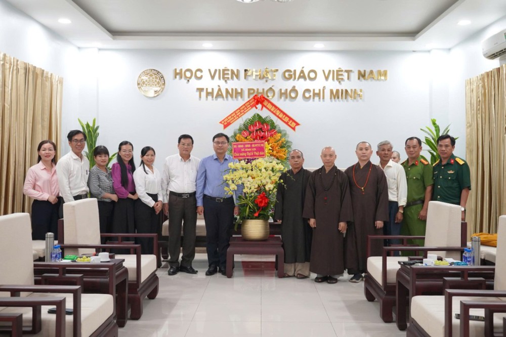 TP.HCM: Lãnh đạo chính quyền xã Bình Lợi đến thăm và chúc mừng Đại lễ Phật đản PL.2570 – DL.2026