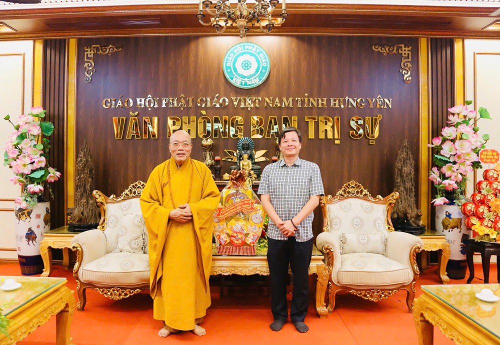 Hưng Yên: Cục An ninh Nội địa, Bộ Công an chúc mừng Ban Trị sự GHPGVN tỉnh nhân Đại lễ Phật đản Phật lịch 2570