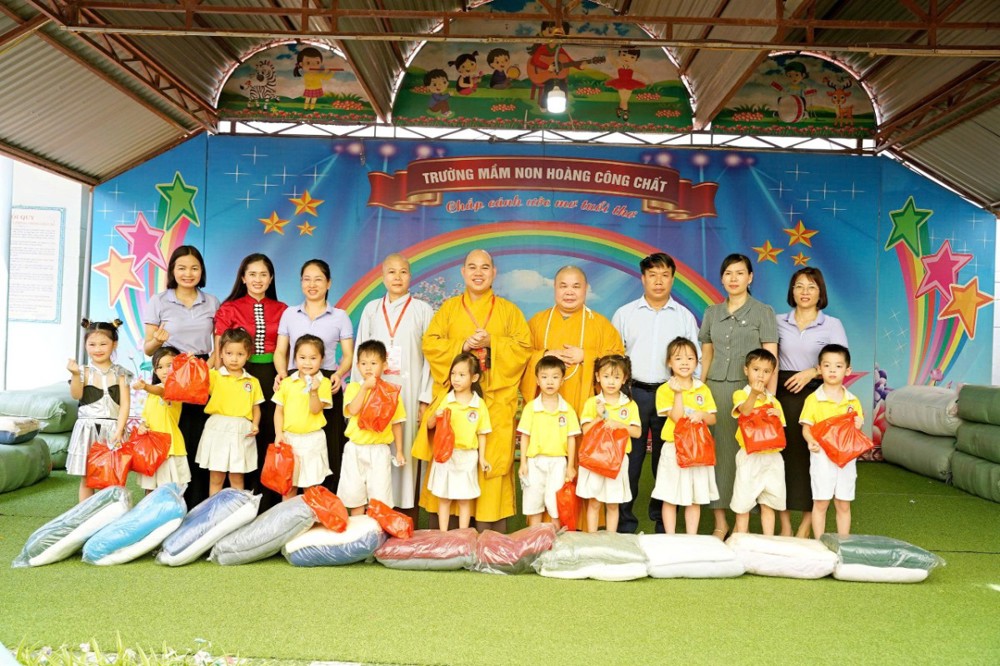 Điện Biên: Ban Trị sự GHPGVN tỉnh trao quà cho học sinh mầm non Hoàng Công Chất, lan tỏa tinh thần tri ân và đồng hành cùng dân tộc