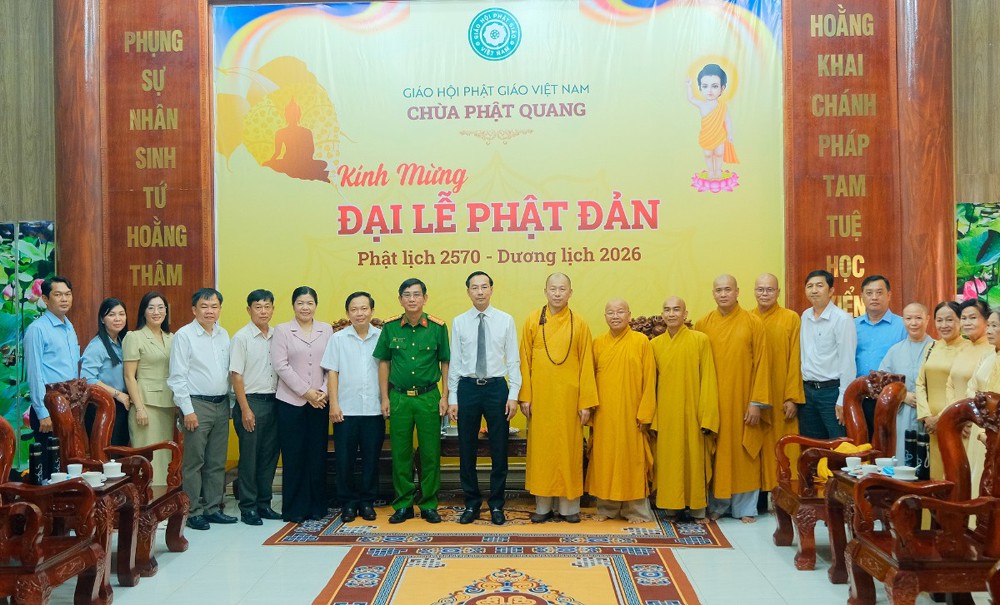 Đoàn lãnh đạo tỉnh An Giang thăm, chúc mừng Đại lễ Phật đản PL.2570