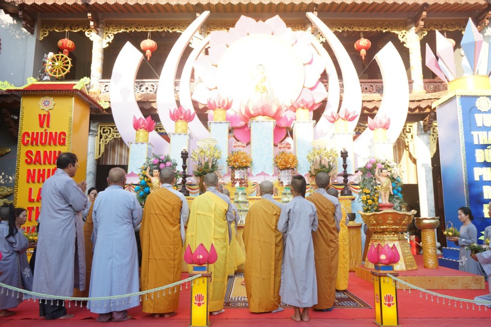 Đà Nẵng: Trang nghiêm lễ tắm Phật tại chùa Phổ Hiền