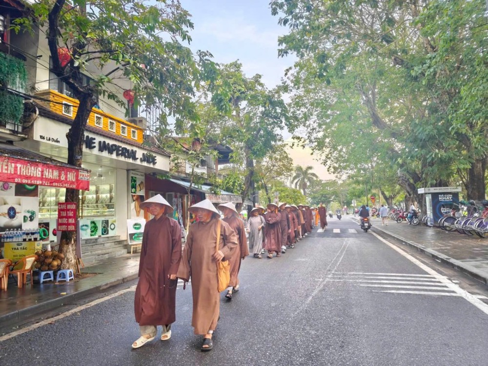 Trường TCPH Quảng Ngãi khép lại chuyến hành hương chiêm bái và giao lưu tu học tại Cố đô Huế