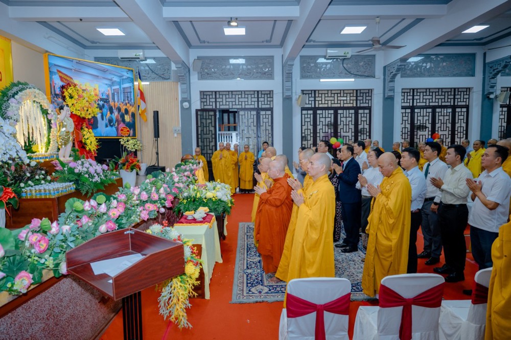 TP.HCM: Trung ương Giáo hội trang nghiêm kính mừng Đại lễ Phật đản PL.2570